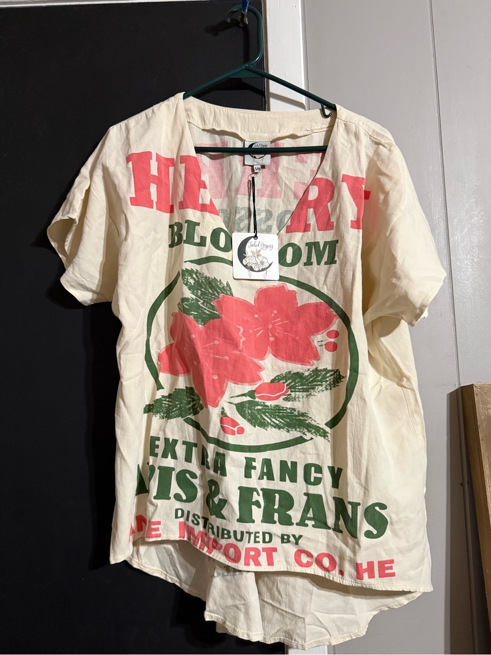 Cream Short Sleeve feed sac graphic with Pink Floral and Green Text